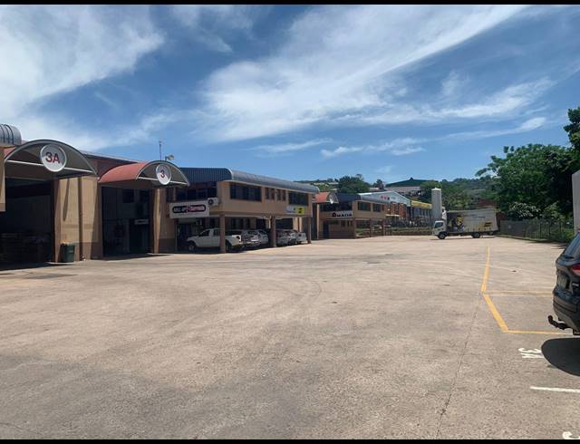 1,000M² WAREHOUSE TO LET IN WESTMEAD